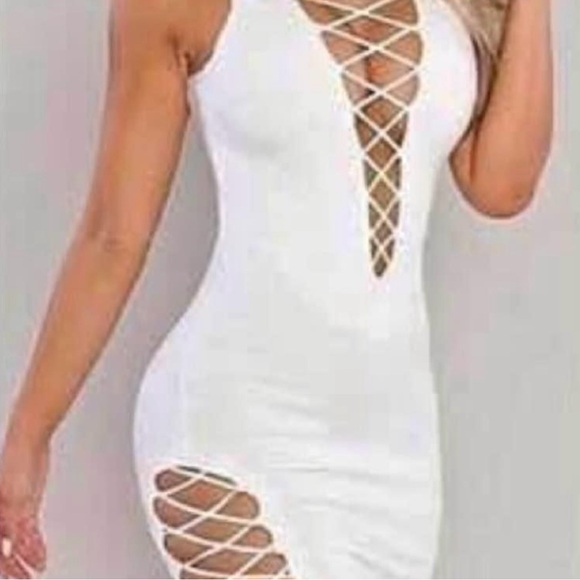 Is very seductive white dress 😁 - Picture 2 of 3